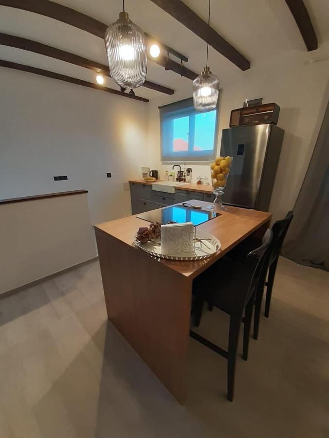Apartments Dile Sukošan المظهر الخارجي الصورة
